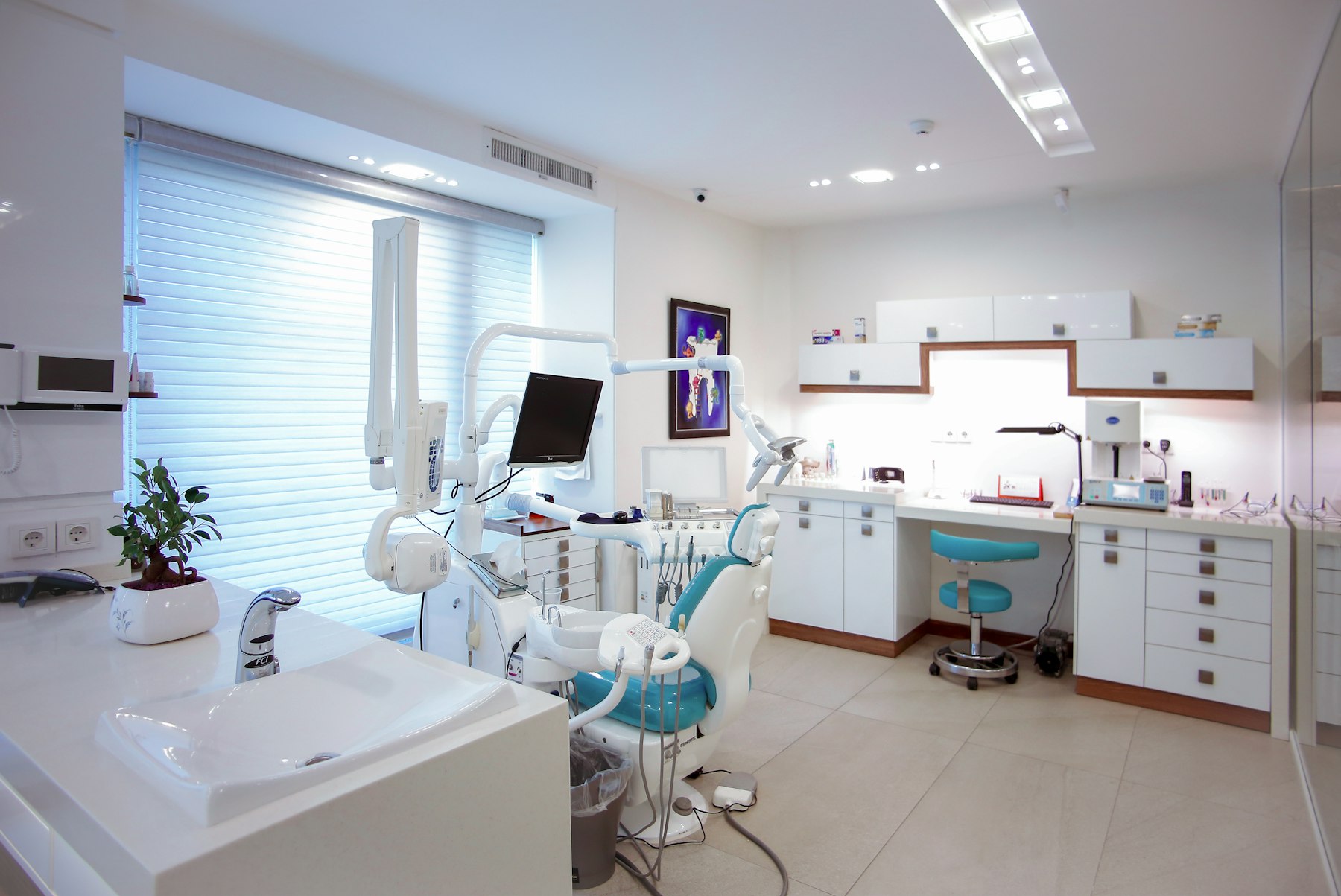 Sala de consulta médica moderna e organizada